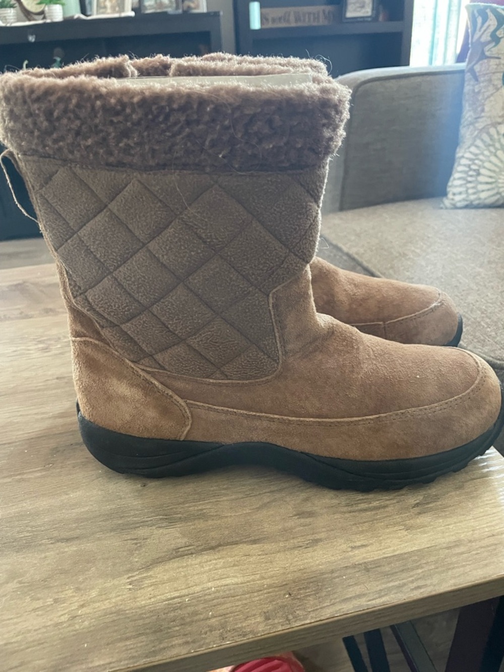 L. L. Bean beige suede quilted faux fur lined side zip close women’s snow boots